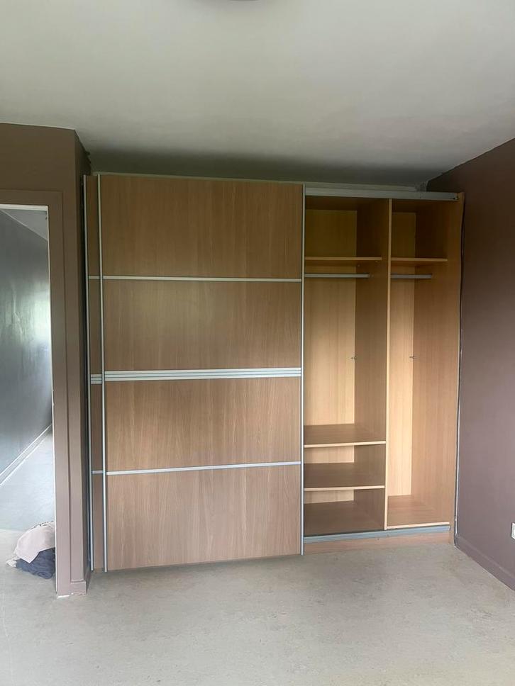 Propere kast: +- 228 cm hoogte 223 cm breedte, Huis en Inrichting, Kasten | Kleerkasten, Zo goed als nieuw, Ophalen