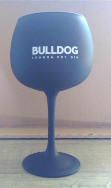 bulldog gin glas beschikbaar voor biedingen