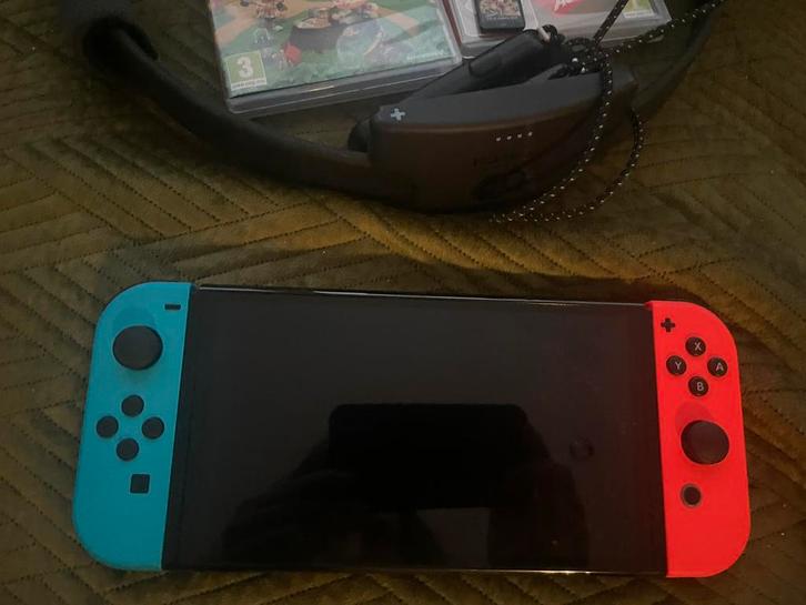Nintendo switch Oled gar.+ animal crossing + mario + rin, Games en Spelcomputers, Spelcomputers | Nintendo Switch, Zo goed als nieuw