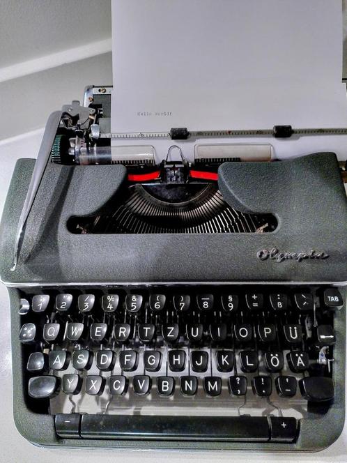 Olympia draagbare typemachine SM4 (1959) met koffer, Diversen, Typemachines, Zo goed als nieuw, Ophalen of Verzenden