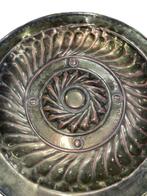 Offerschaal met Neurenbergse inrichting — koper/messing, Antiek en Kunst, Antiek | Brons en Koper, Ophalen of Verzenden, Koper