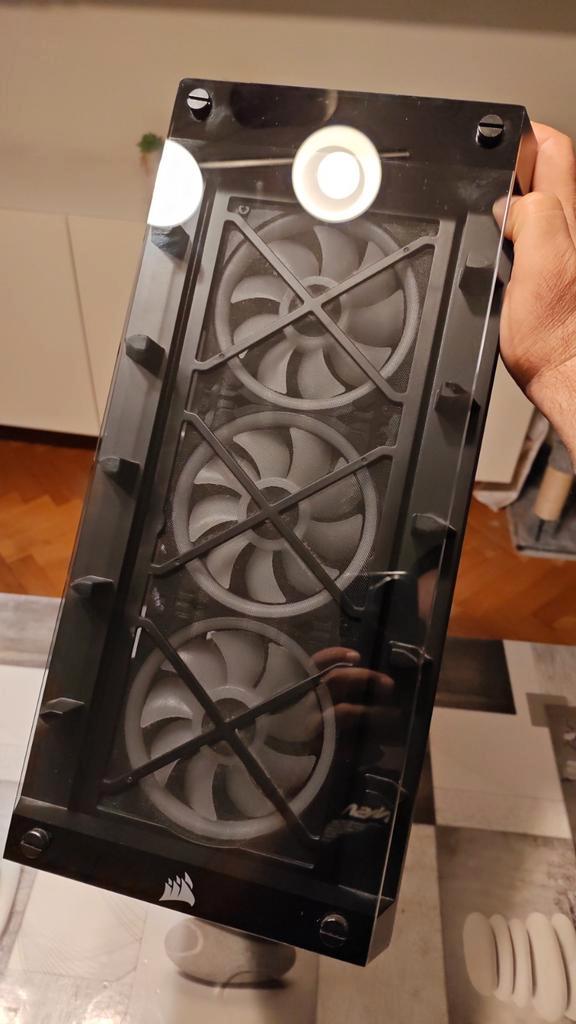 Base pc gaming solide full Corsair, Informatique & Logiciels, Ordinateurs de bureau, Utilisé, 3 à 4 Ghz, SSD, 16 GB, Gaming, Enlèvement