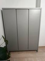 Kleerkast driedeurs , jongenskamer , commode, Huis en Inrichting, Slaapkamer | Complete slaapkamers, Ophalen, Zo goed als nieuw