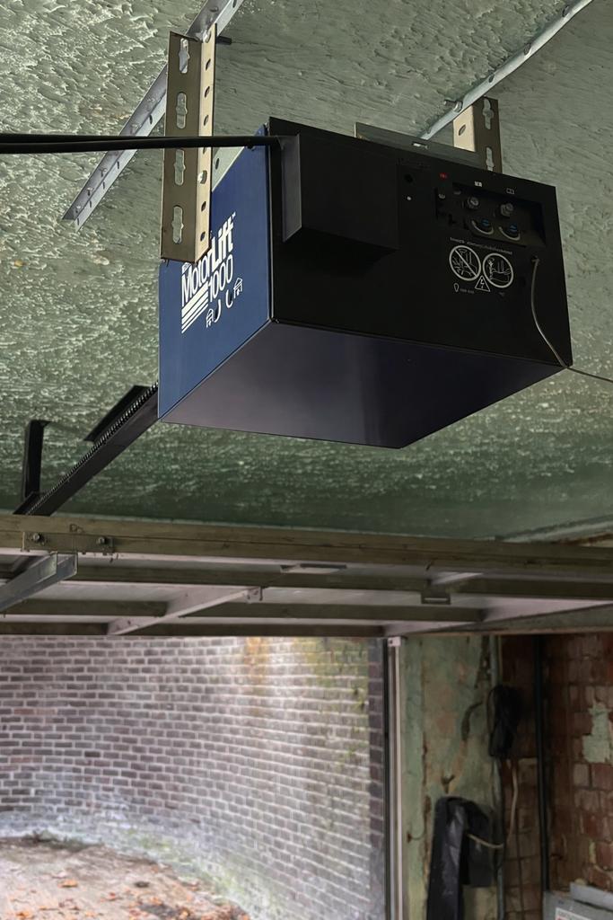 Ouvre-porte de garage Chamberlain MotorLift 1000, Bricolage & Construction, Moteurs, Utilisé, Enlèvement