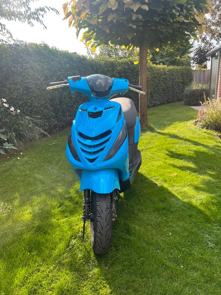 piaggio zip sp 2 takt A klasse met papieren, Fietsen en Brommers, Scooters | Piaggio, Zo goed als nieuw, Zip, Klasse A (25 km/u)