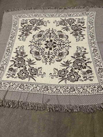 Grand foulard bruin met bloemen 200/180 beschikbaar voor biedingen