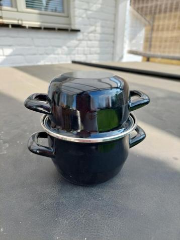mosselpan met een diameter van 13 cm beschikbaar voor biedingen