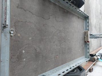 Aanhangwagen beschikbaar voor biedingen