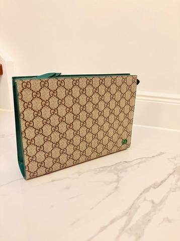 Gucci GG Supreme Canvas Pouch / Tas beschikbaar voor biedingen