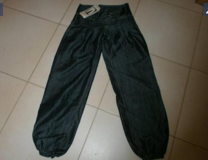 Jean baggy bleu foncé 36 (S) NEUF, Kleding | Dames, Spijkerbroeken en Jeans, Nieuw, W28 - W29 (confectie 36), Blauw, Ophalen of Verzenden