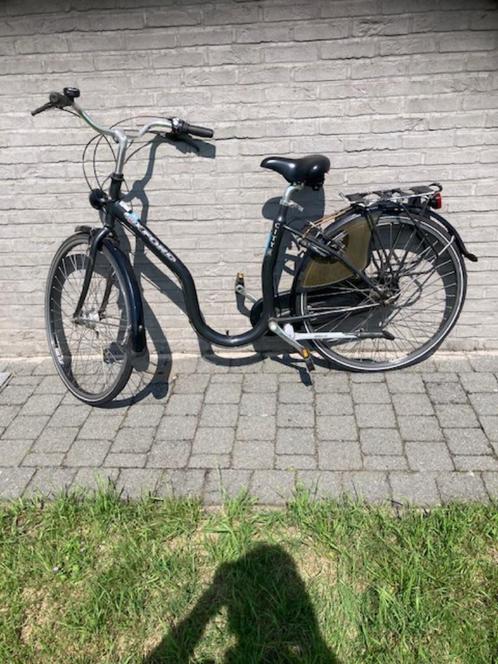 fiets met lage instap in goede staat met gratis fietstas, Fietsen en Brommers, Fietsen | Dames | Damesfietsen, Zo goed als nieuw