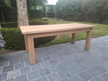Volledig massief eiken eettafel. Geluchtgomd.  beschikbaar voor biedingen