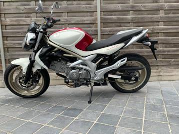 suzuki gladius 650cc **originele staat ** 11000km ** beschikbaar voor biedingen