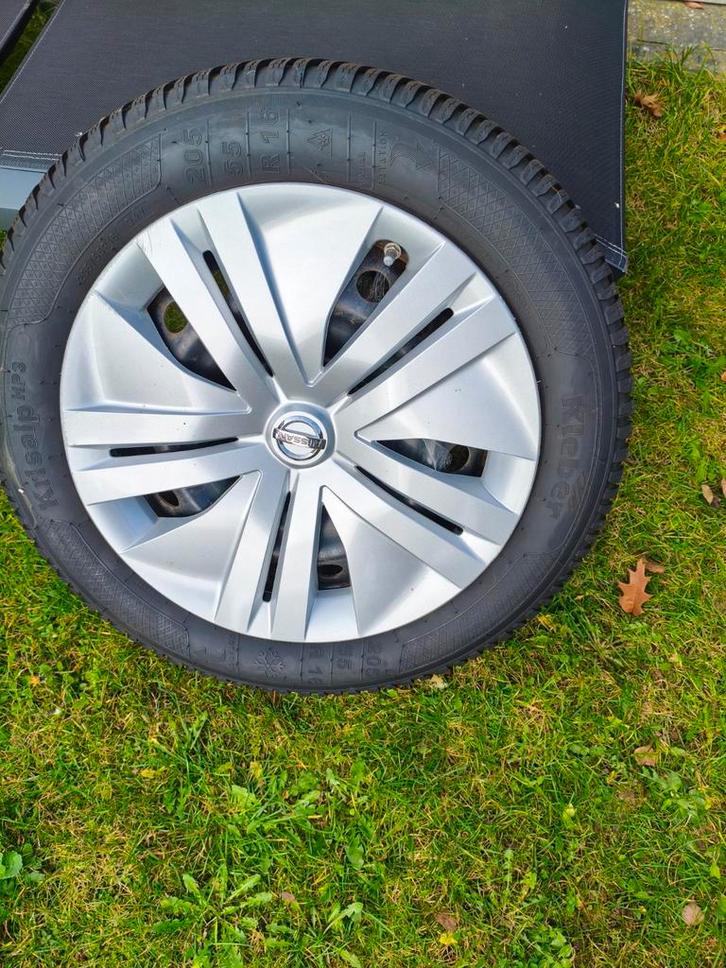 4 Jantes tôle avec pneu hiver quasi neuf + enjoliveur Nissan, Autos : Pièces & Accessoires, Pneus & Jantes, Jante(s), Enlèvement
