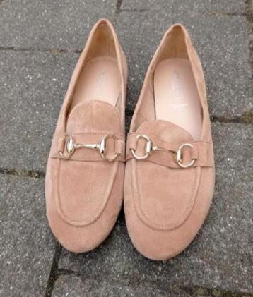 Nieuwe schoenen  beschikbaar voor biedingen