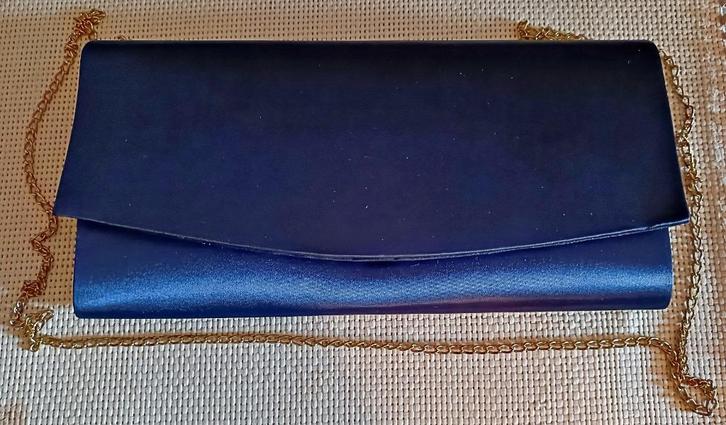Pochette / sac de soirée vintage en satin bleu nuit + chaîne, Handtassen en Accessoires, Tassen | Damestassen, Zo goed als nieuw