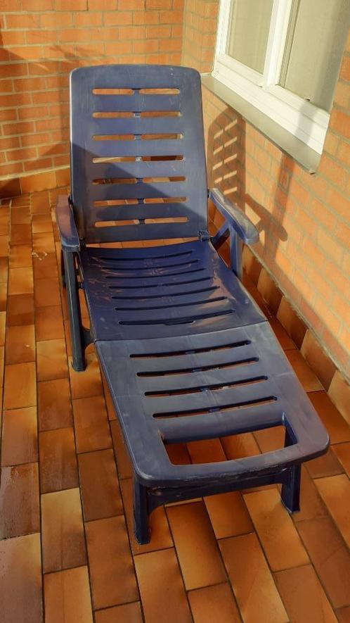 Chaise longue de jardin pliable avec 2 roulettes (bleue), Jardin & Terrasse, Chaises longues, Utilisé, Plastique, Pliant, Réglable