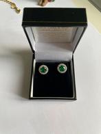 Emerald earrings set in clusters, Neuf