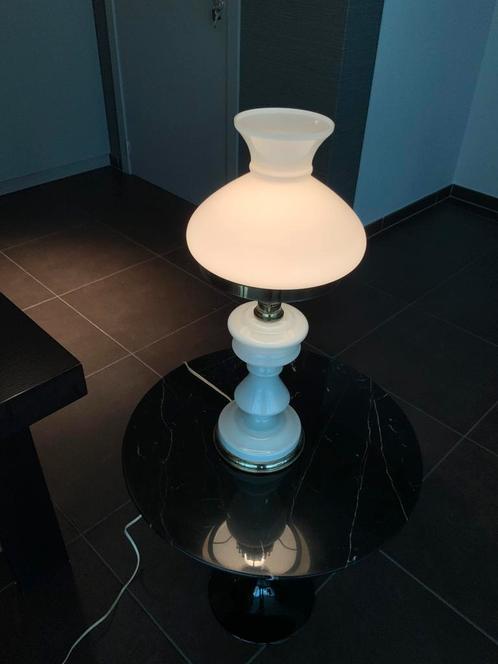 Vintage Staande Opaline Olielamp, Huis en Inrichting, Lampen | Tafellampen, Zo goed als nieuw, Glas, Ophalen of Verzenden