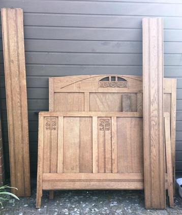 Antiek bed - prachtig hout / snijwerk 1,40m x 1.90m beschikbaar voor biedingen