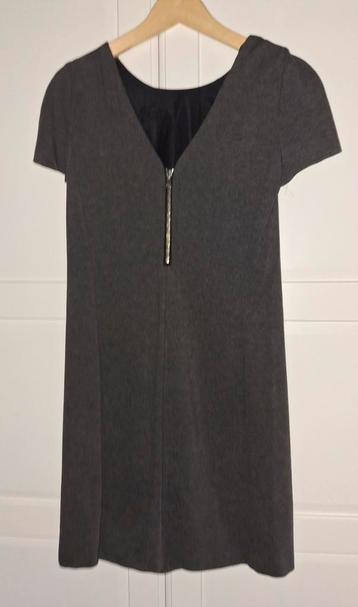 Wollen kleed beschikbaar voor biedingen