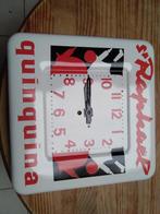 Vend horloge émaillée St Raphaël quinquina avec clef, Ophalen