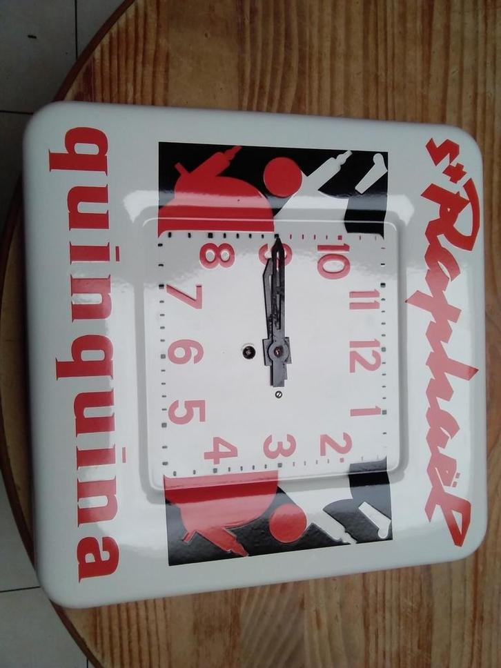 Vend horloge émaillée St Raphaël quinquina avec clef, Antiek en Kunst, Antiek | Woonaccessoires, Ophalen