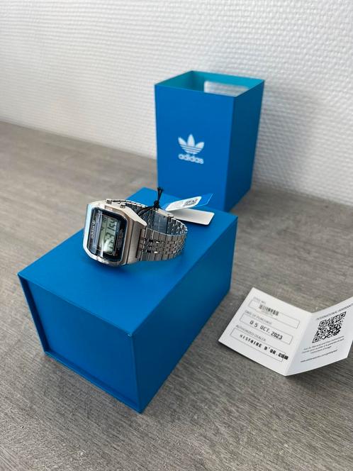 Montre adidas digital, Bijoux, Sacs & Beauté, Montres de sport, Neuf, Argent, Étanche, Enlèvement ou Envoi