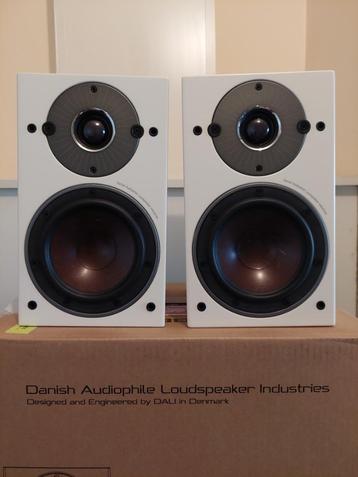 2x DALI Oberon 1 Speakers (Wit - Nieuw - Open Box), Neuf, Autres marques, 60 à 120 watts, Enlèvement