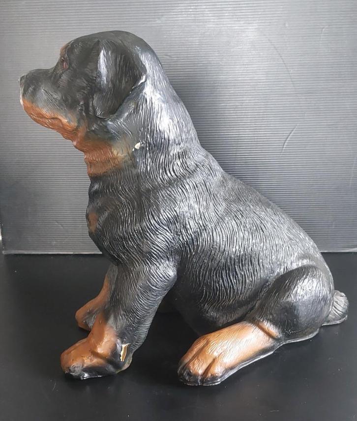 Beeld van een Rottweiler in harde kunstof, Verzamelen, Beelden en Beeldjes, Gebruikt, Dier, Ophalen of Verzenden