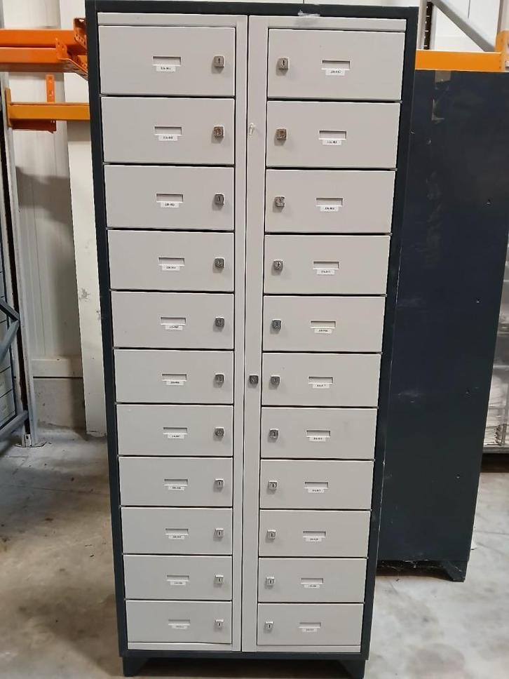 Metalen lockercontainer met sleutels - 1m90 hoog, Huis en Inrichting, Kasten | Lockerkasten, Zo goed als nieuw, Ophalen