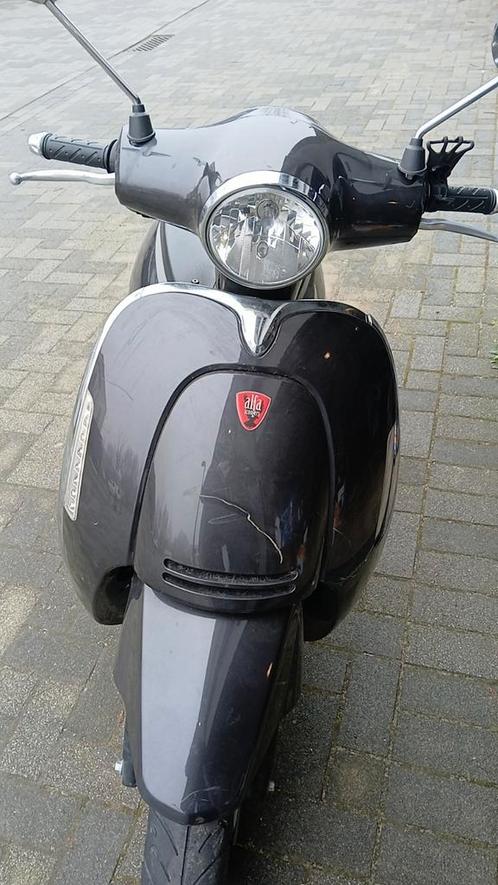Alfa Avanti scooter B klasse moet snel weg, Fietsen en Brommers, Brommeronderdelen | Scooters, Zo goed als nieuw, Overige merken