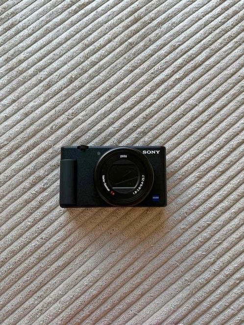 SONY ZV-1 + VLOGGING GRIP NIEUW NOG NOOIT GEBRUIKT, Audio, Tv en Foto, Videocamera's Digitaal, Nieuw, Camera, Sony, Ophalen of Verzenden