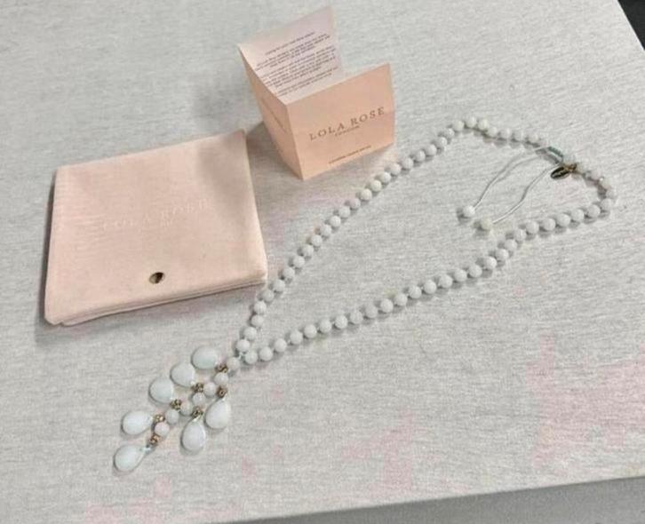 Parel ketting - Lola Rose London + Certificaat witte parels, Handtassen en Accessoires, Kettingen, Nieuw, Steen of Mineraal, Wit