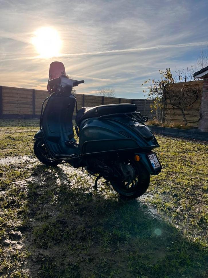 Schadescooter vespa sprint 2021 50cc, Fietsen en Brommers, Scooters | Piaggio, Gebruikt, Overige modellen, Klasse B (45 km/u)