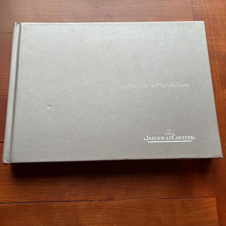 JAEGER LE COULTRE - LE LIVRE DE LA MANUFACTURE, Boeken, Techniek, Zo goed als nieuw, Overige onderwerpen, Ophalen of Verzenden