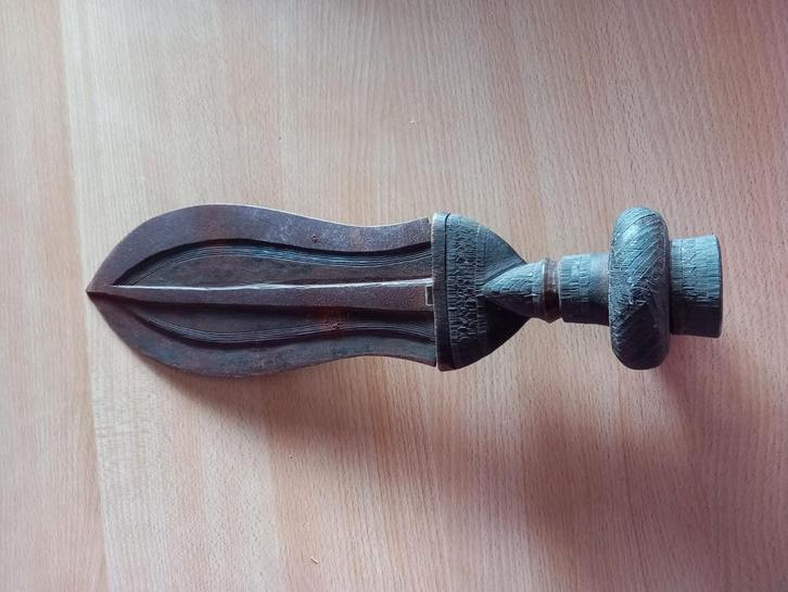 Couteau  ikul, Antiek en Kunst, Antiek | Overige Antiek, Ophalen