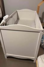 IKEA SMÅGÖRA babykamer set – bedje + commode + matras, Ophalen, Zo goed als nieuw, Jongetje of Meisje