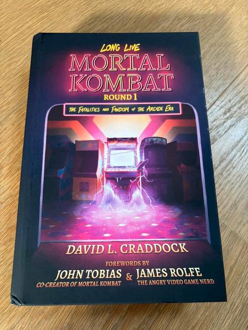Long live Mortal Kombat! (Boek), Games en Spelcomputers, Games | Sega, Zo goed als nieuw, Ophalen of Verzenden