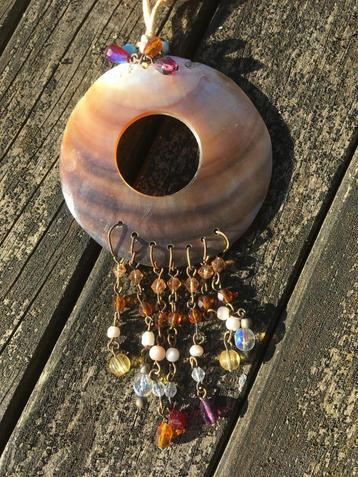 Ketting ronde schelp Boho style beschikbaar voor biedingen
