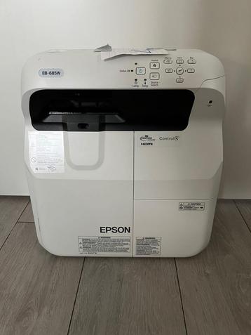 Hele nette Epson EB-685W Pro Ultra Short Throw |3500 lumen| beschikbaar voor biedingen