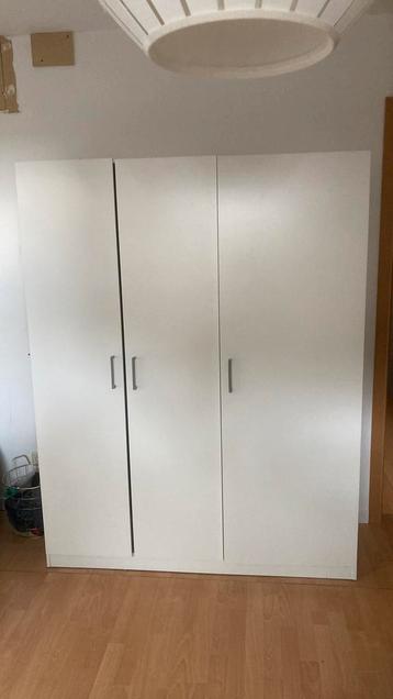 Witte ikea kast beschikbaar voor biedingen