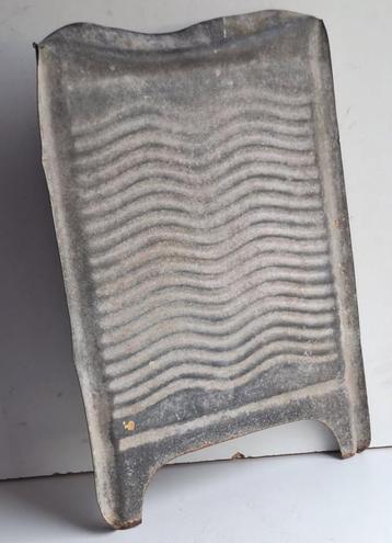 Très ancienne planche à laver en zinc beschikbaar voor biedingen