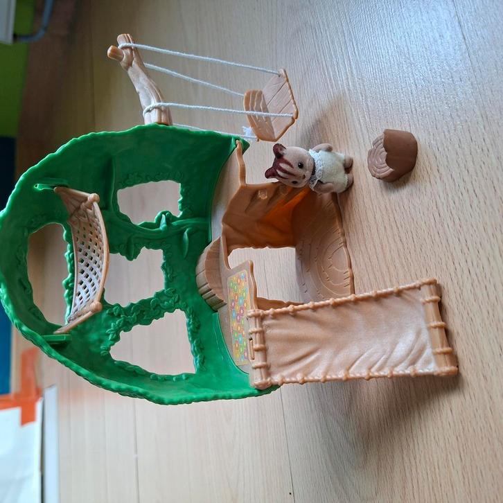 Sylvanian Families - baby tree house, Kinderen en Baby's, Speelgoed | Poppenhuizen, Zo goed als nieuw, Ophalen of Verzenden