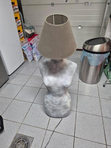Lamp beschikbaar voor biedingen