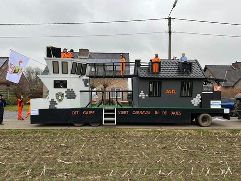 Te huur: Carnavalswagen thema gevangenis, Hobby en Vrije tijd, Feestartikelen | Verhuur, Gebruikt, Ophalen