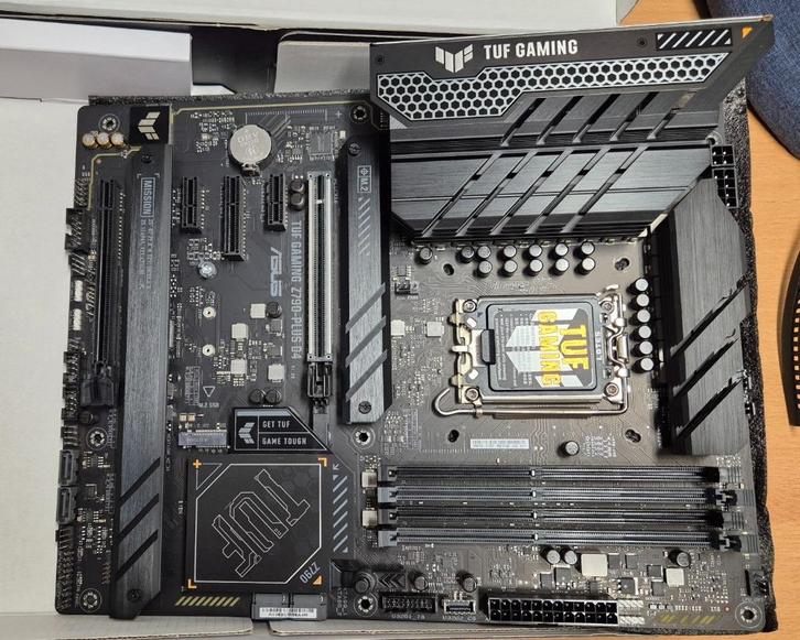 CARTE MERE Asus Tuf Z970 PLUS D4 en parfait état, Computers en Software, Moederborden, Zo goed als nieuw, Intel, DDR4, Ophalen of Verzenden