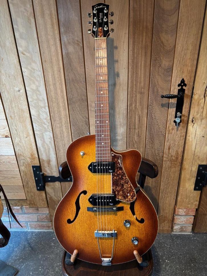 Godin 5th Avenue CW Kingpin II Cognac Burst elektr. gitaar, Muziek en Instrumenten, Snaarinstrumenten | Gitaren | Elektrisch, Zo goed als nieuw