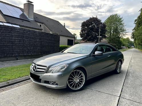 Mercedes E-klasse Coupé Automaat, Auto's, Mercedes-Benz, Particulier, E-Klasse, Benzine, Euro 5, Coupé, 3 deurs, Automaat, Zilver of Grijs