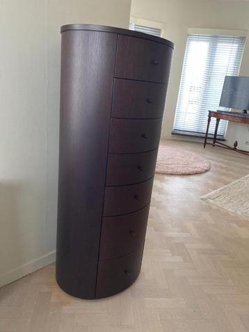 Ellipsvormige Commode beschikbaar voor biedingen
